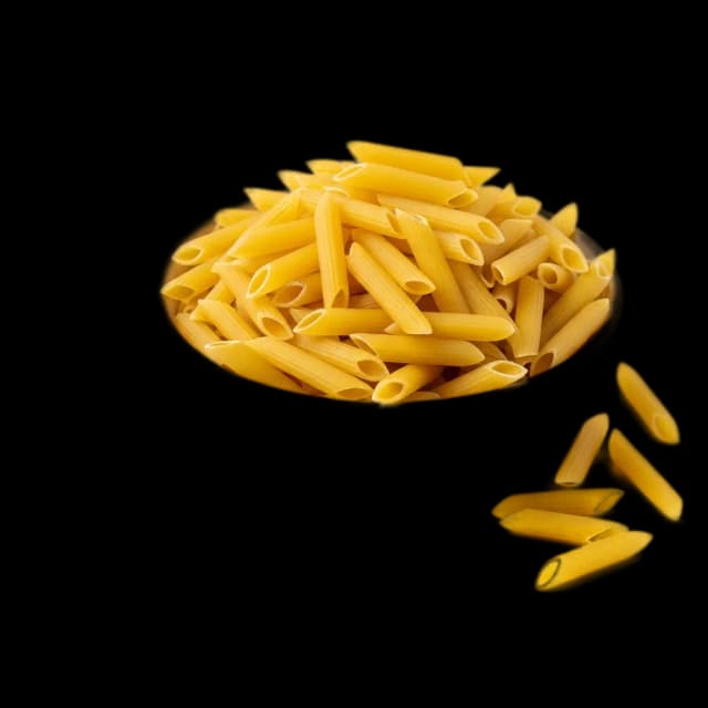 Nudeln (z. B. Penne)